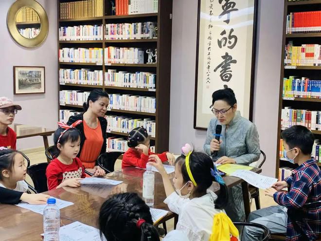 國(guó)慶黃金周鐵路出行與文化服務(wù)融合 上海站運(yùn)輸方案與藝術(shù)咨詢(xún)雙線并進(jìn)